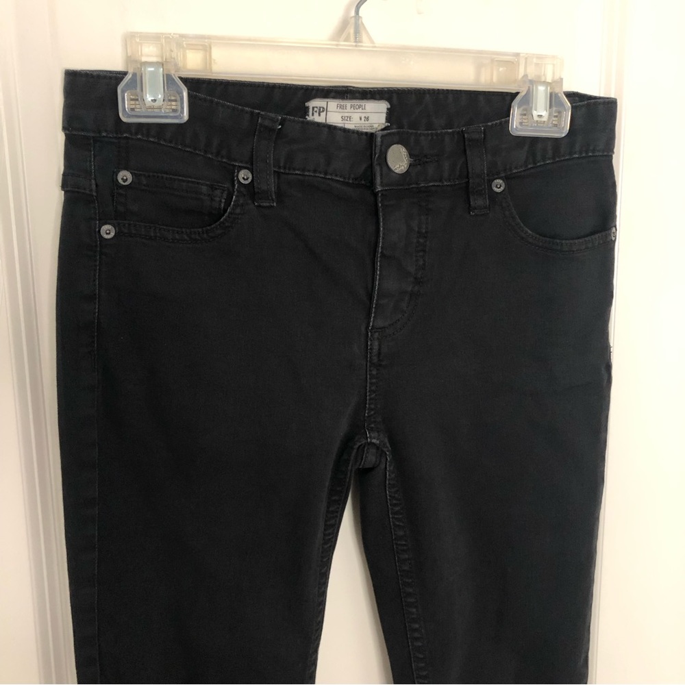 Free People-High Rise Busted Knees Skinny Jeans-26 distressed black stretch - Picture 5 of 13
